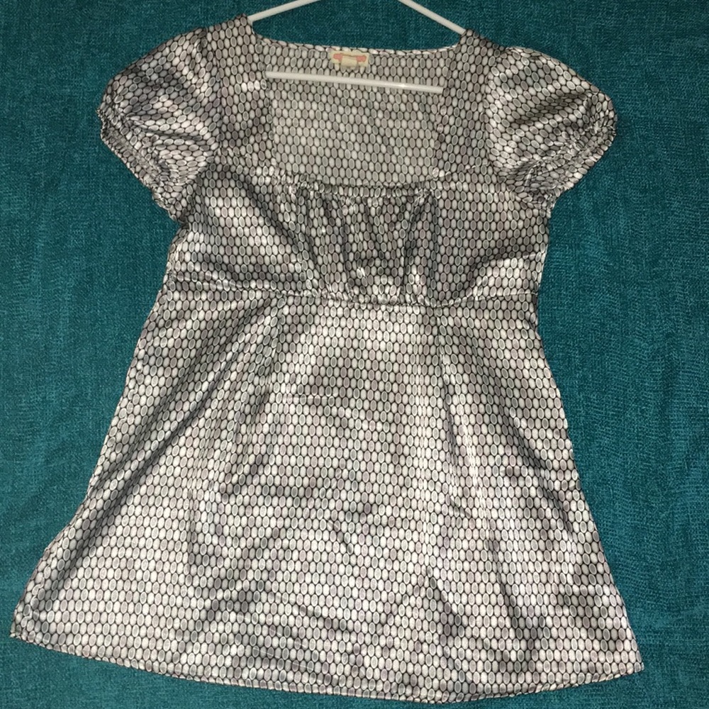Flowy silky feel blouse great condition